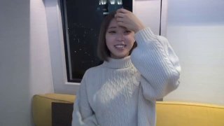 样子很骚的马尾辫大奶兼职卖淫女沙发上JQ啪啪口爆吞精