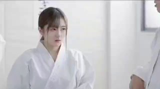 样子很骚的马尾辫大奶兼职卖淫女沙发上JQ啪啪口爆吞精